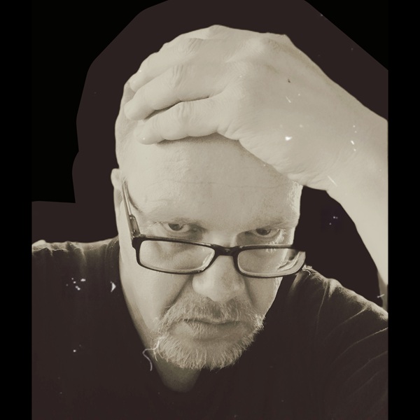 Вцепилась в ноги вялая трава...