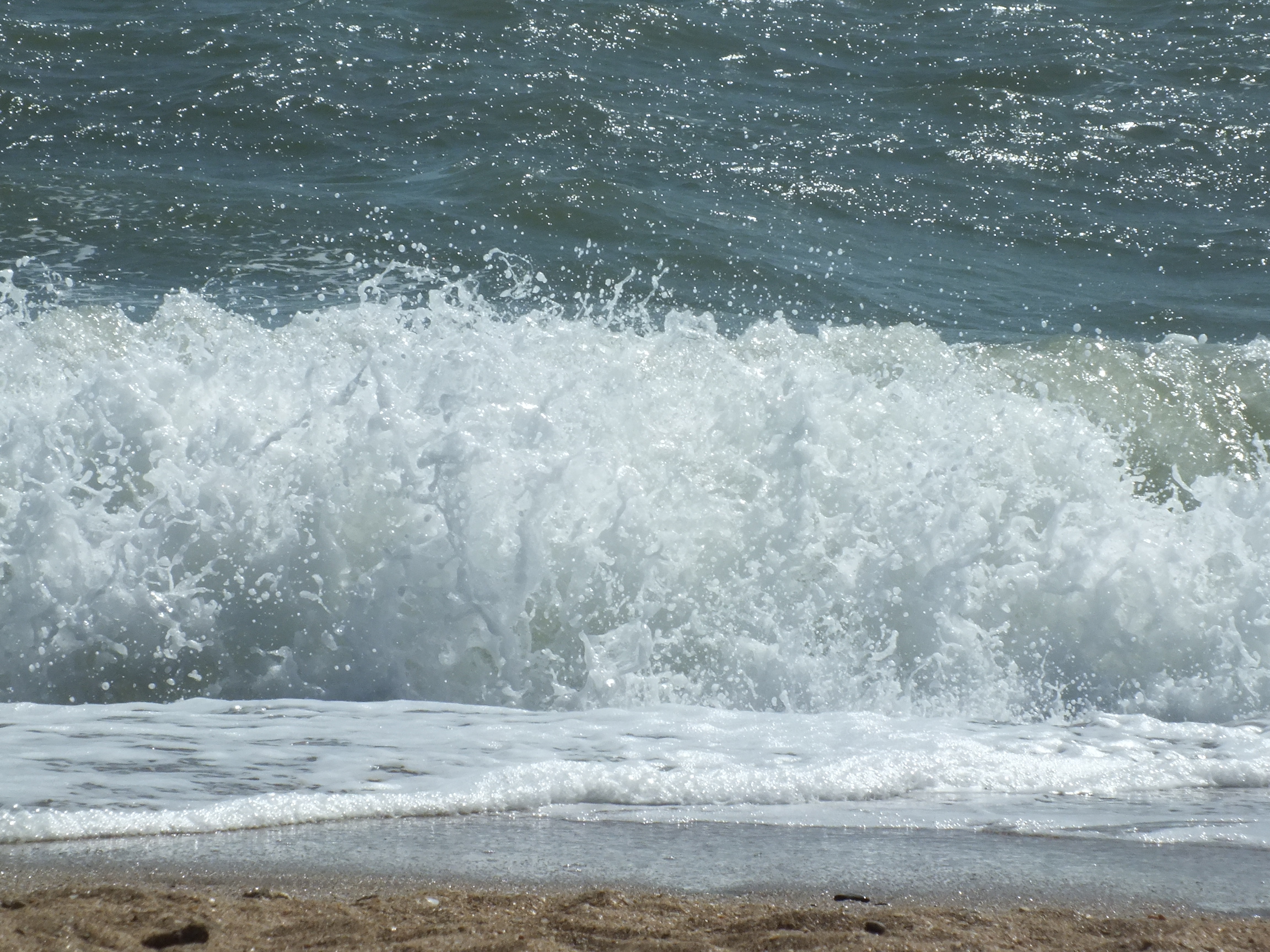 Нагоняет снова грусть...