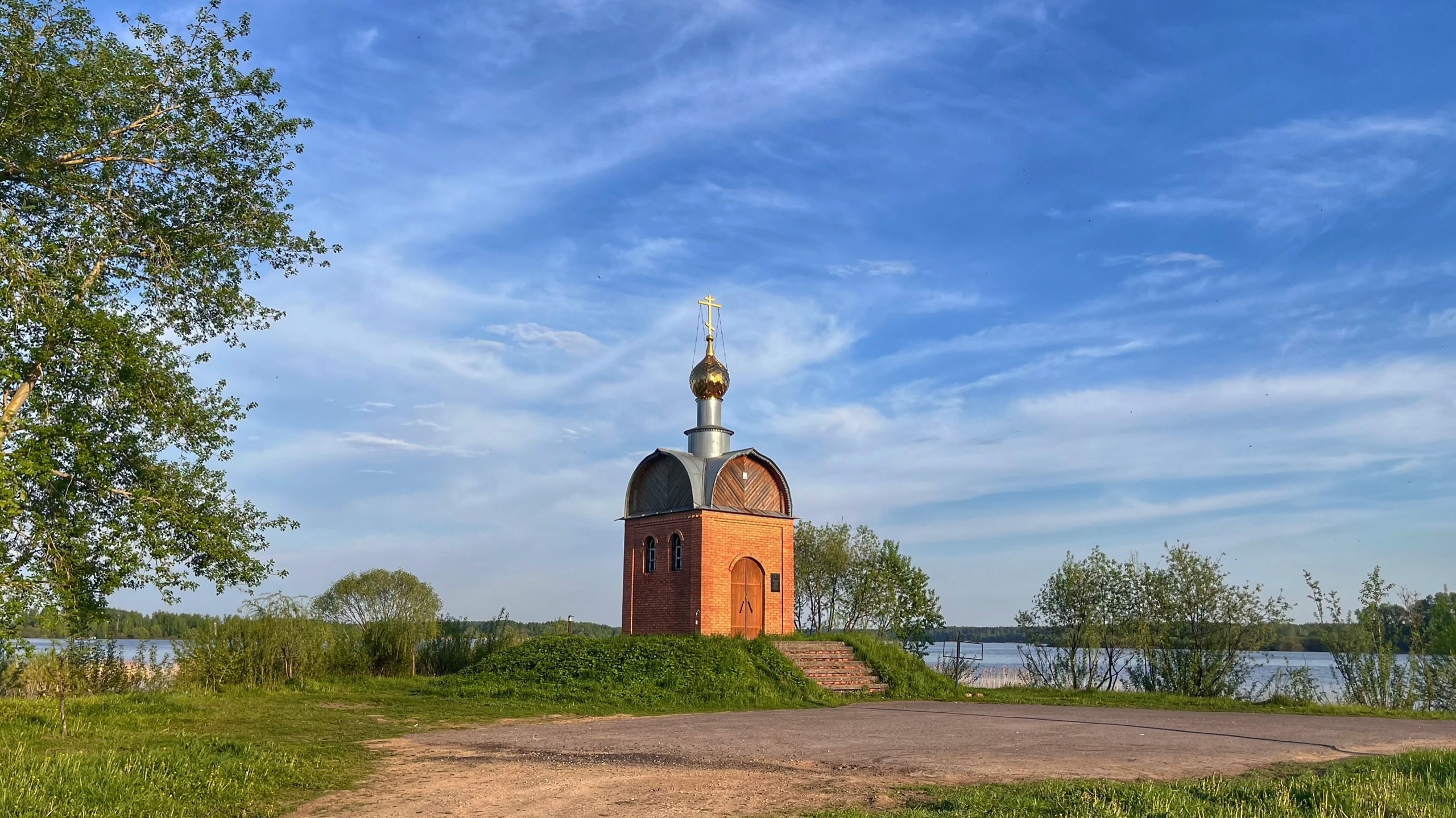 ""И в новый день с надеждою шагнуть"