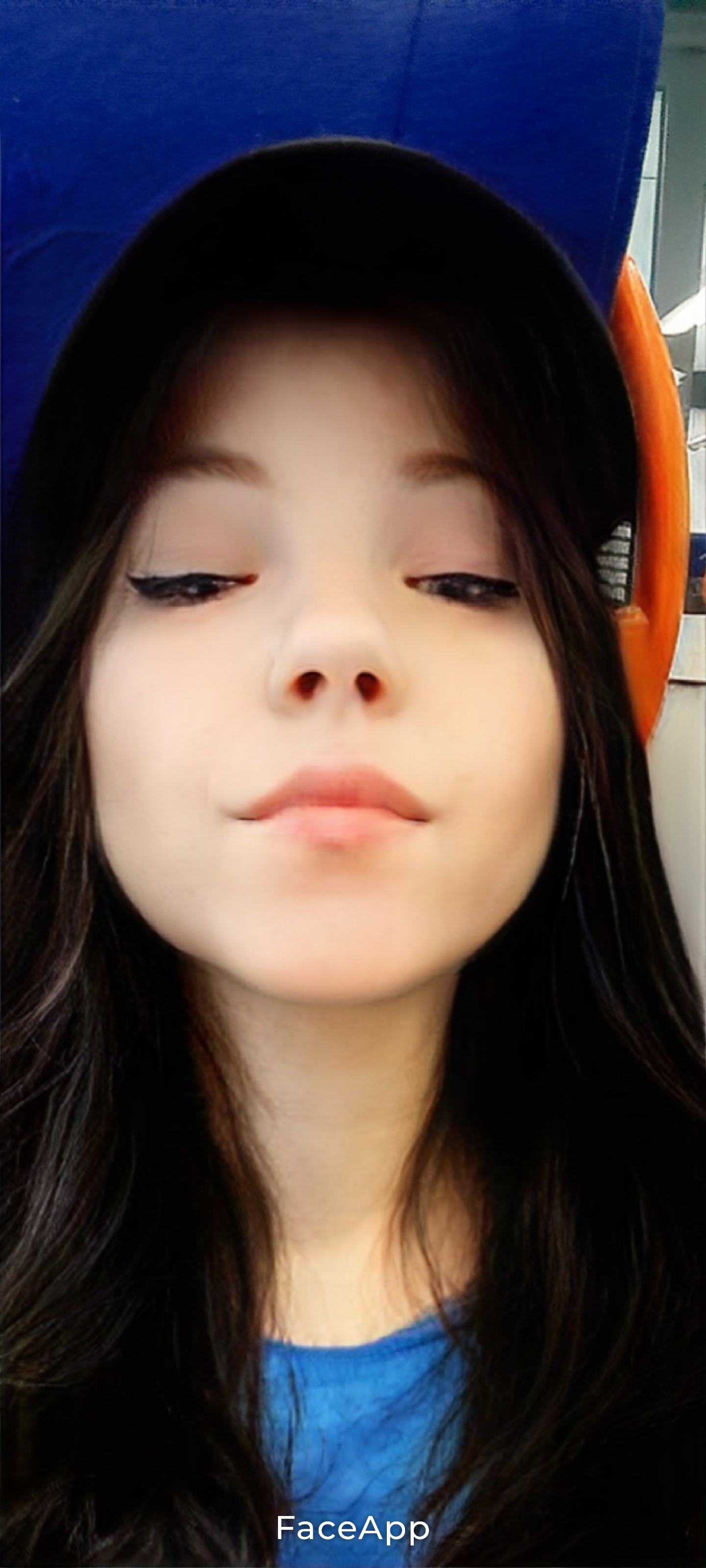 В середине поля есть цветок