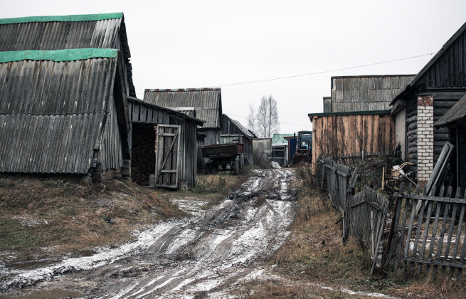 Трёх слов связать не в силах