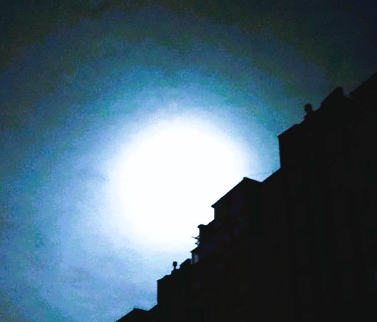 Чернеющей бездне всегда всё равно...