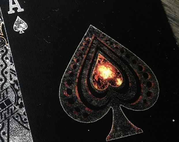 "Черное сердце – корона пик..."