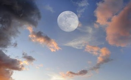 "Луна убегает с неба..."