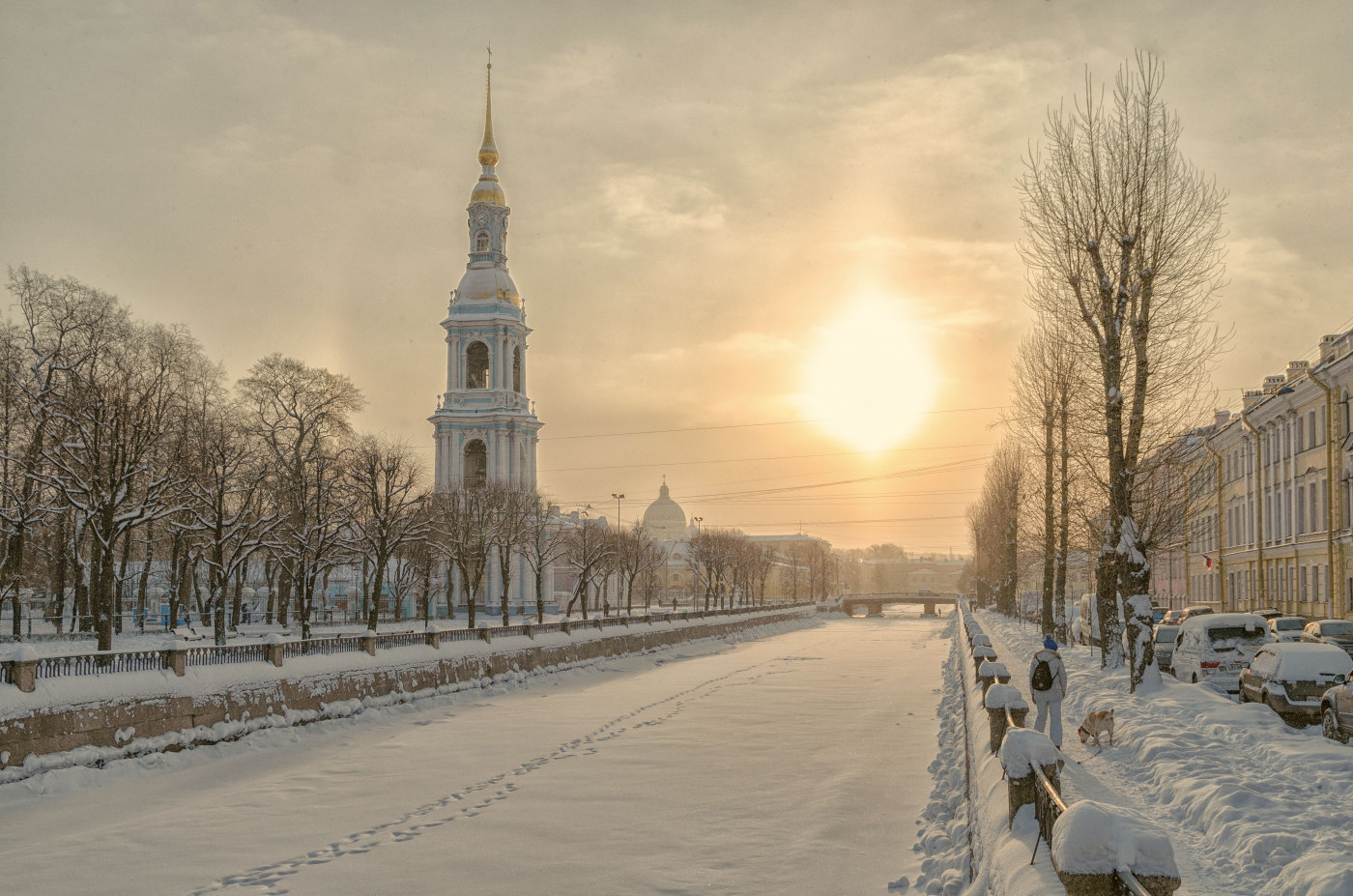 Солнце морозное дразнится 